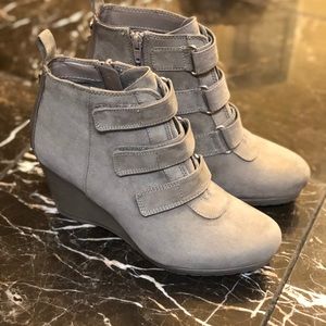 Dana Buchman taupe suede ankle boots